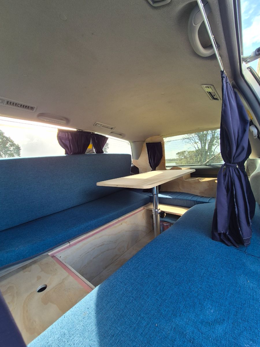 2005 Toyota Estima — photo 3