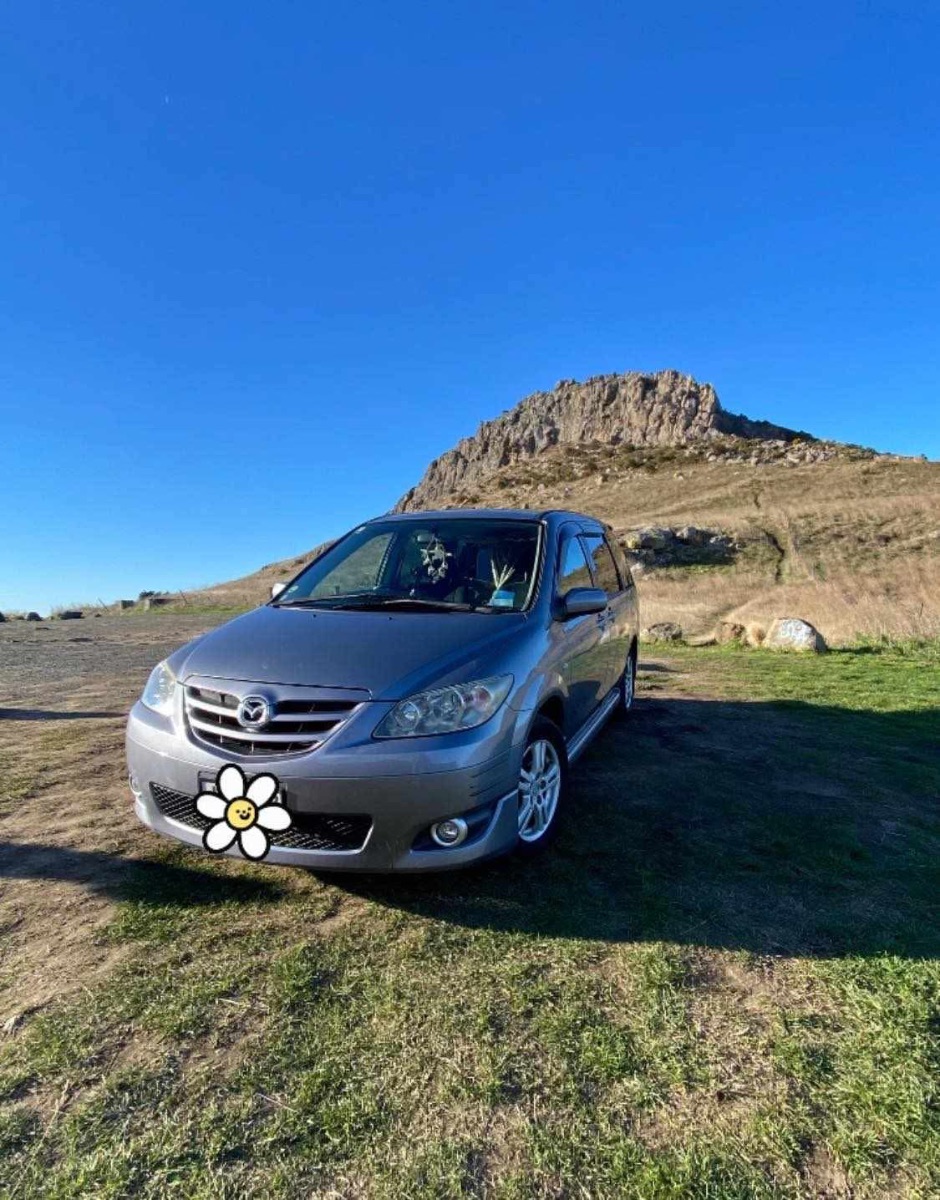 2004 Mazda MPV