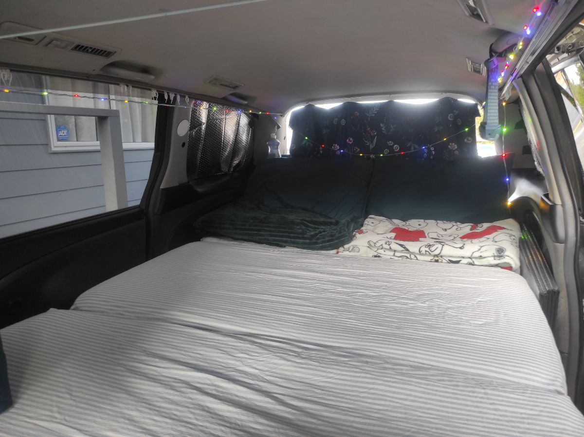 2004 Toyota Estima L — photo 2