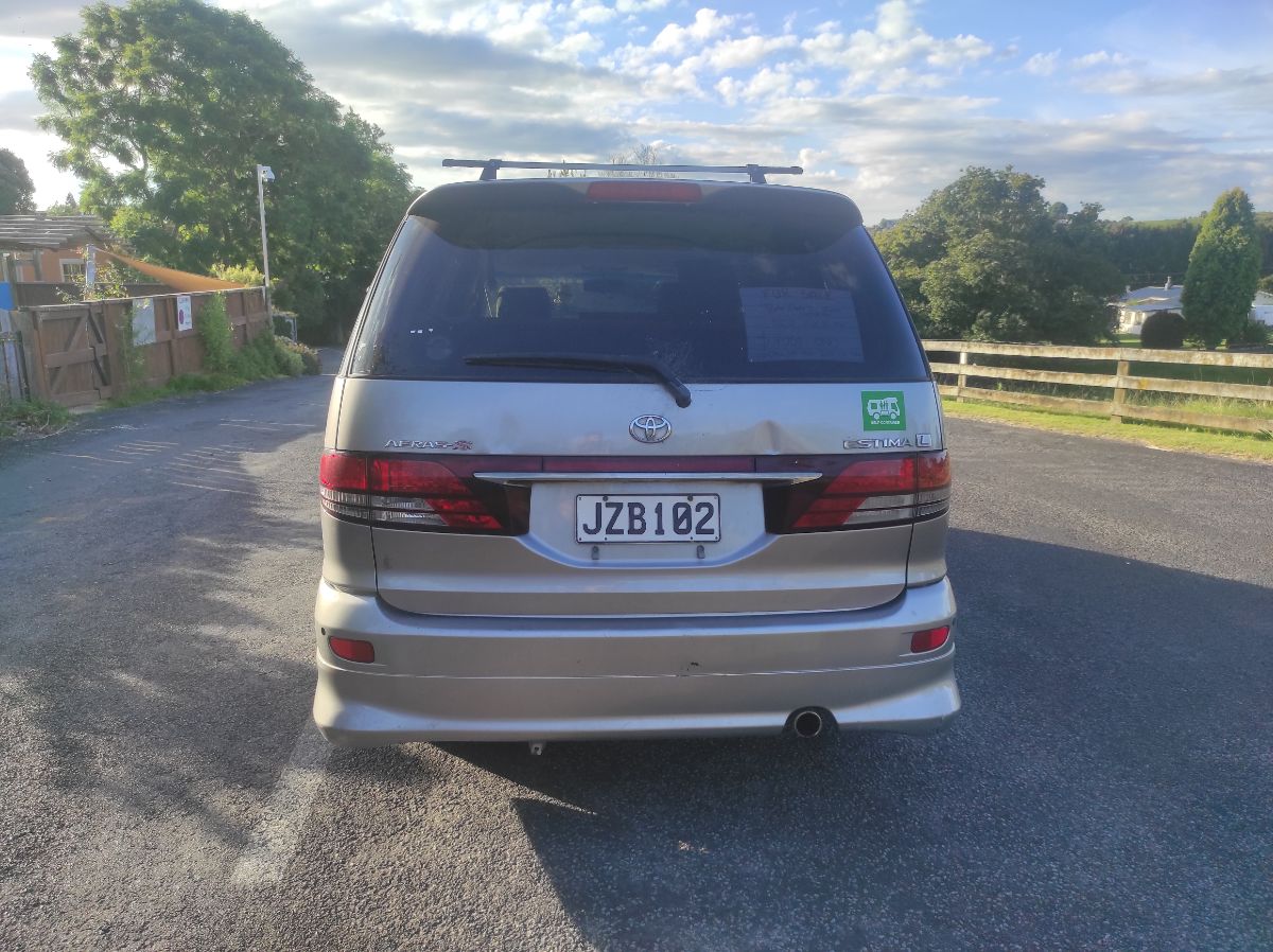 2004 Toyota Estima L — photo 5