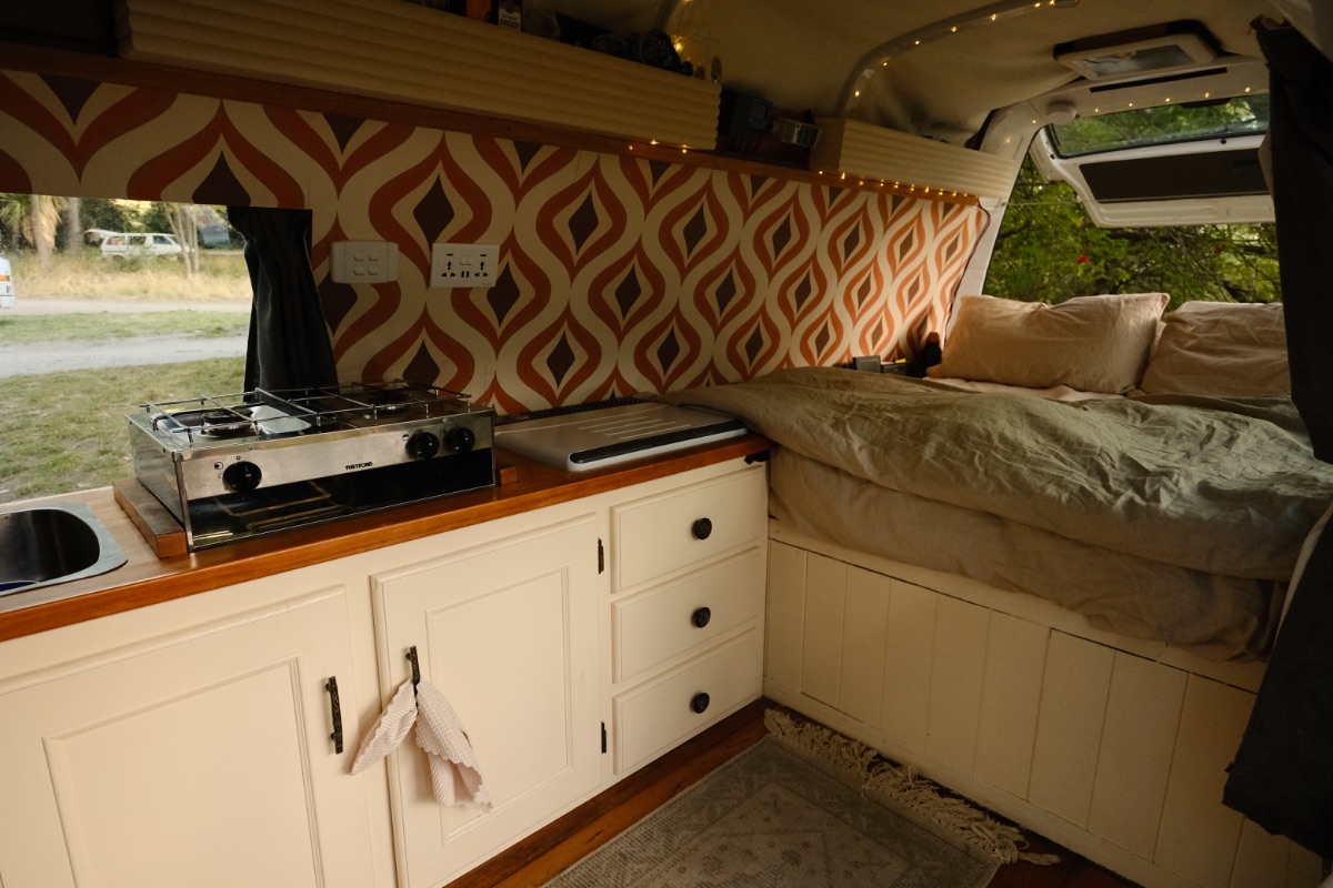 1999 Nissan Caravan — photo 2