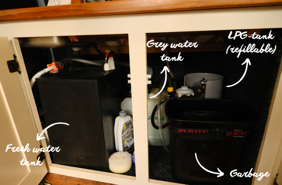 1999 Nissan Caravan — photo 5