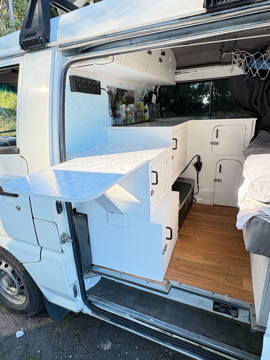 2007 Mitsubishi L300 — photo 2