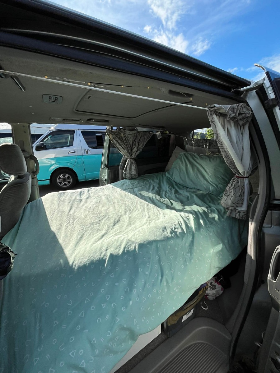 2005 Toyota Estima — photo 3