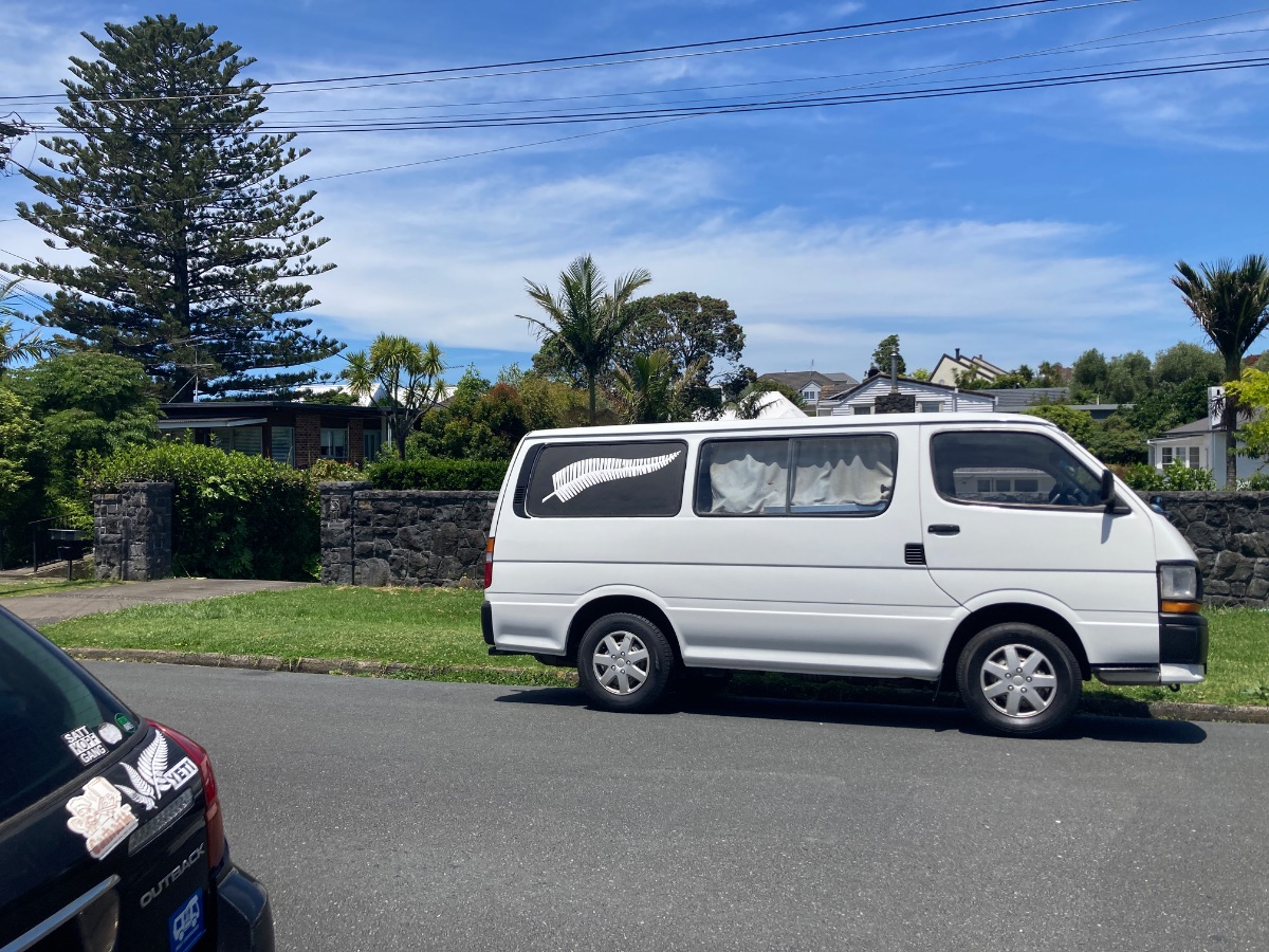 1990 Toyota Hiace — photo 2