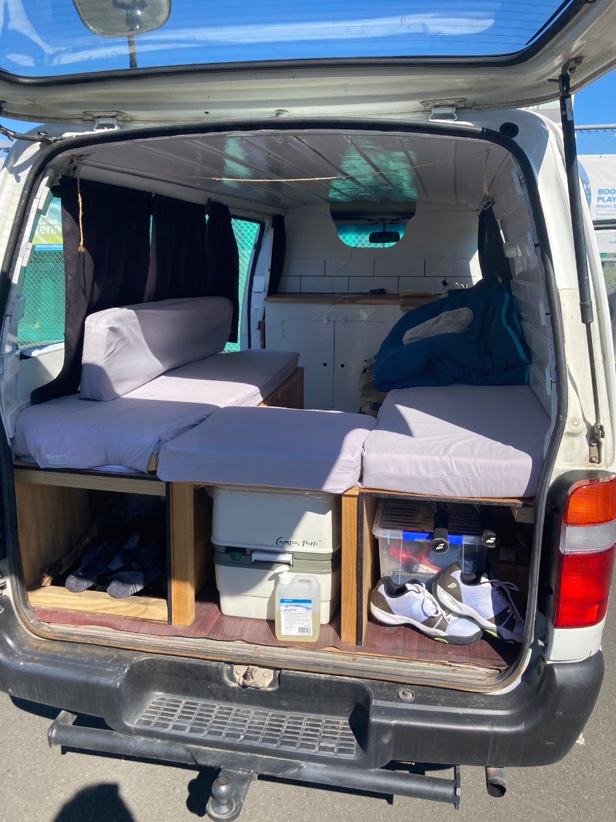 1990 Toyota Hiace — photo 3