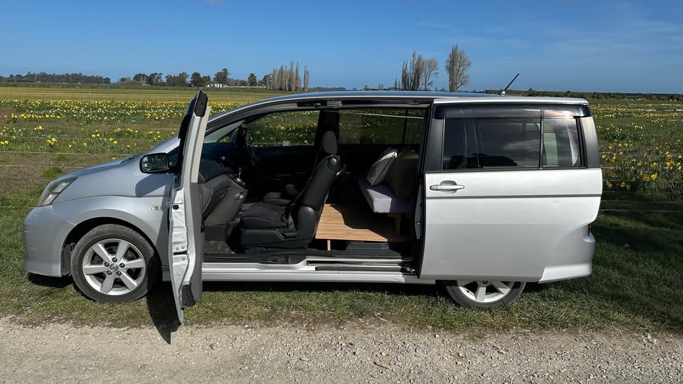 2006 Toyota Isis — photo 4