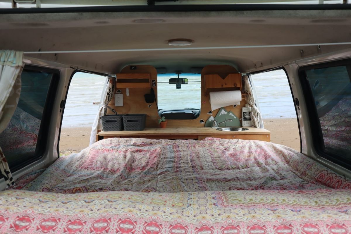 2010 Mazda Bongo — photo 4
