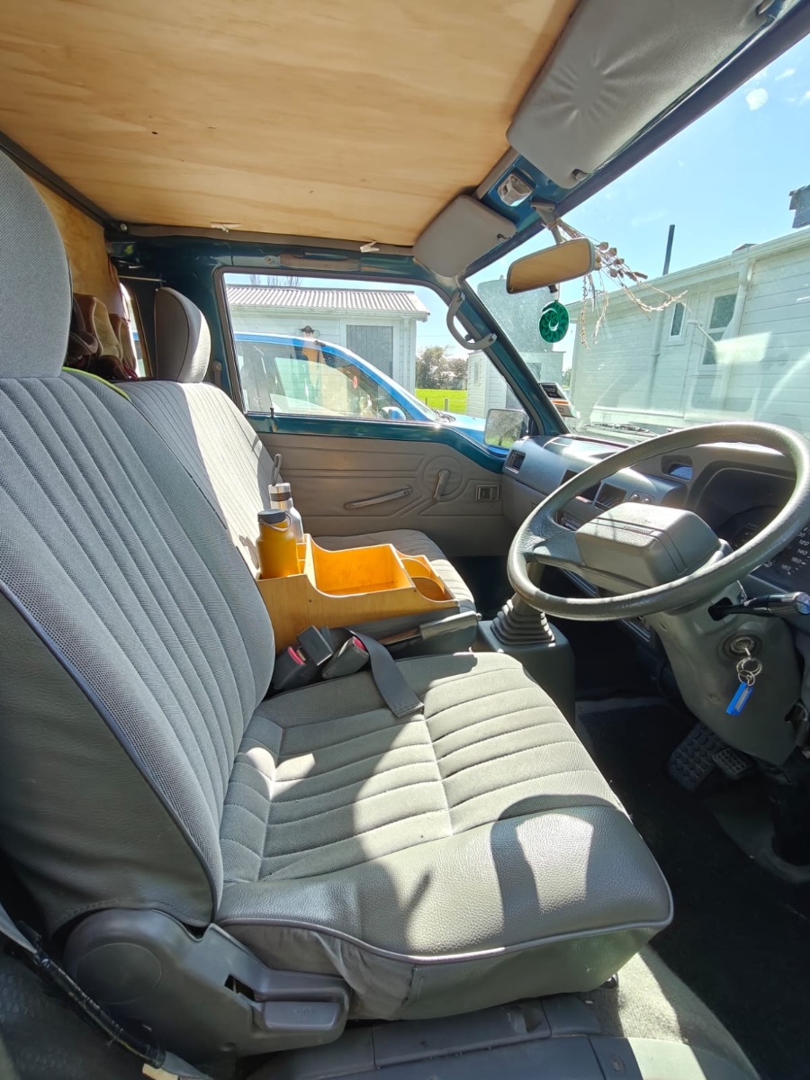 2002 Mitsubishi L300 — photo 3