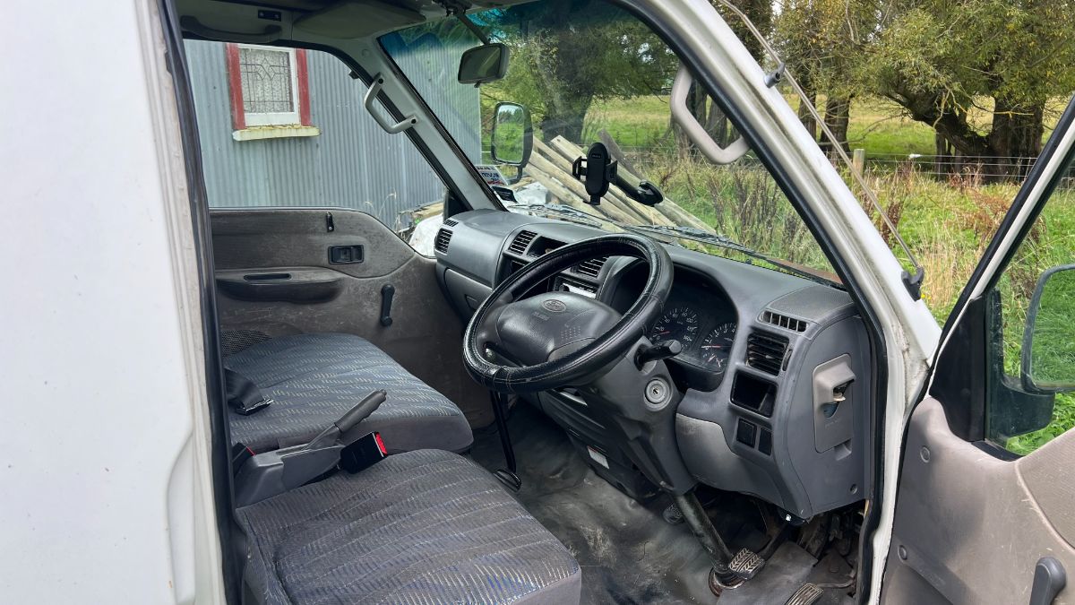 2000 Ford Econovan — photo 2