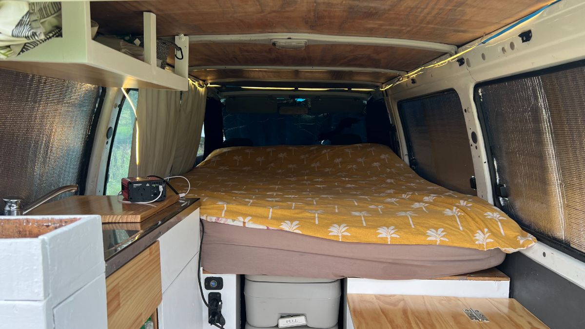 2000 Ford Econovan — photo 4