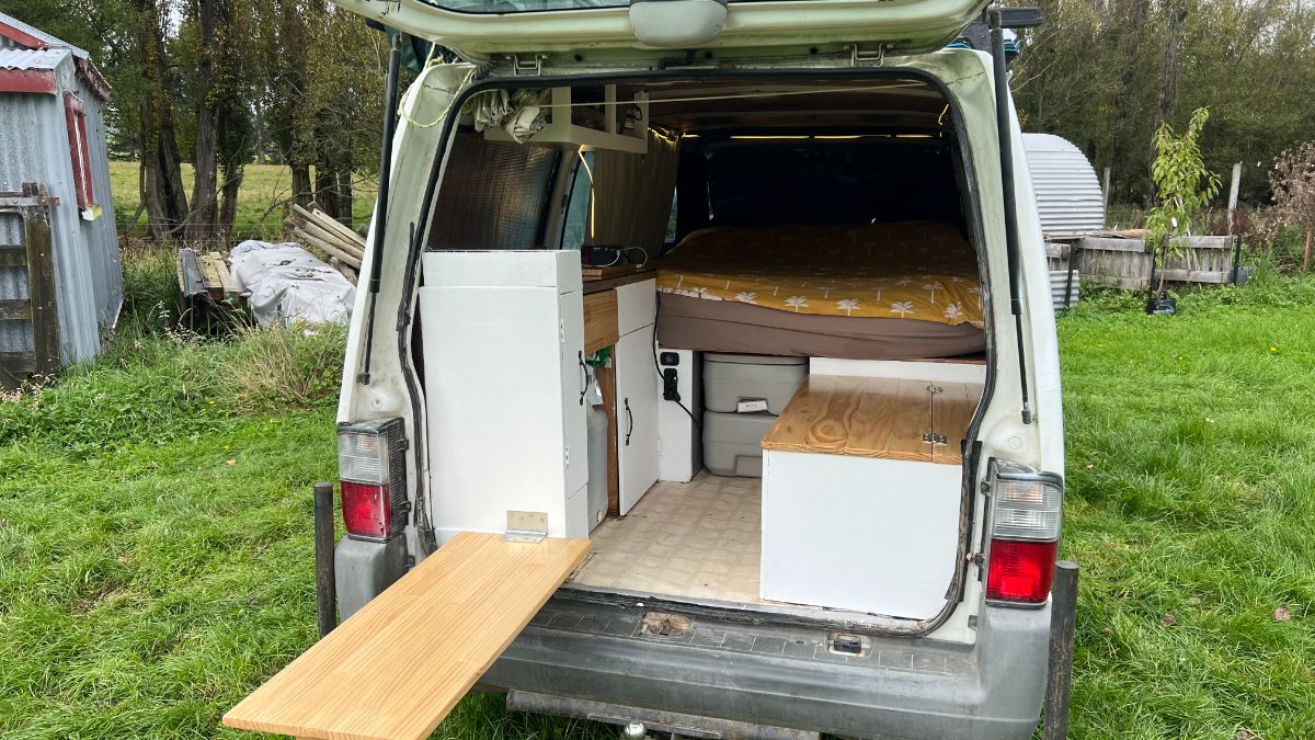 2000 Ford Econovan — photo 5