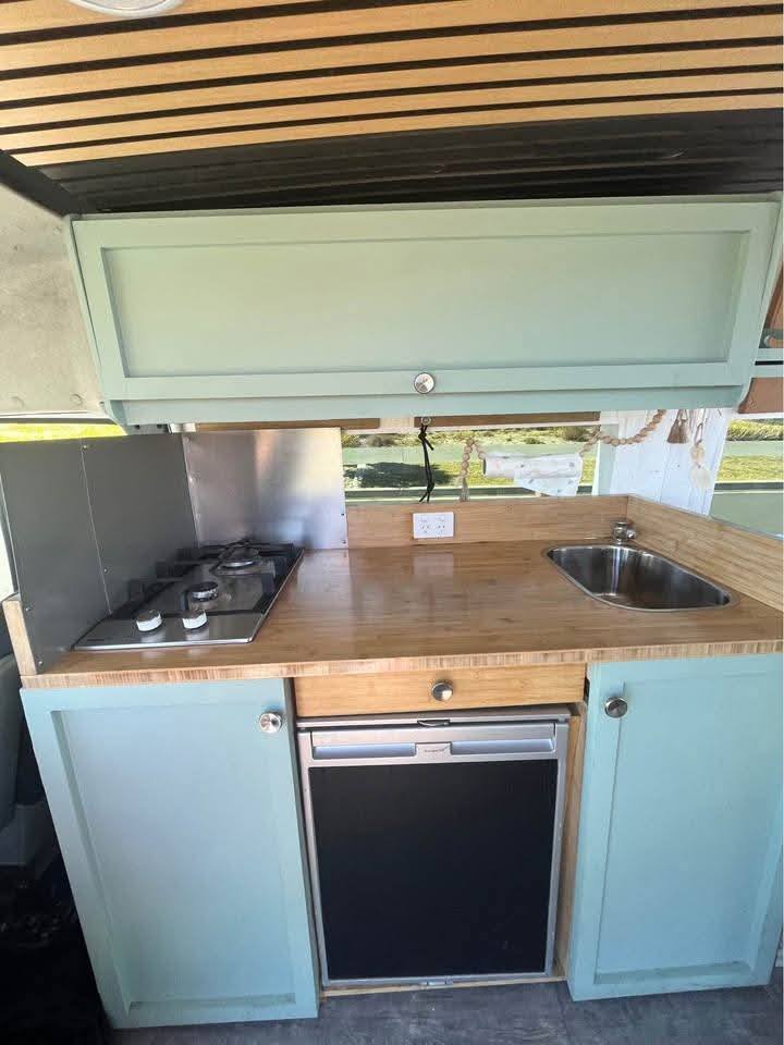 2010 Ford Transit — photo 2