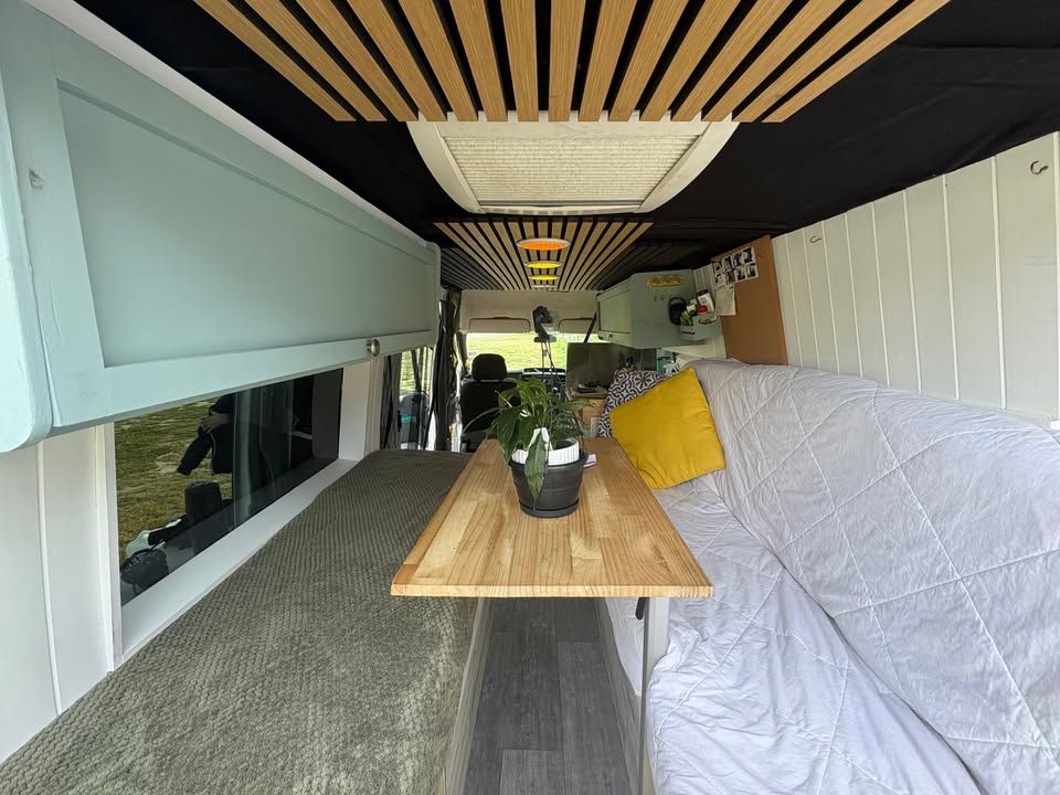 2010 Ford Transit — photo 3