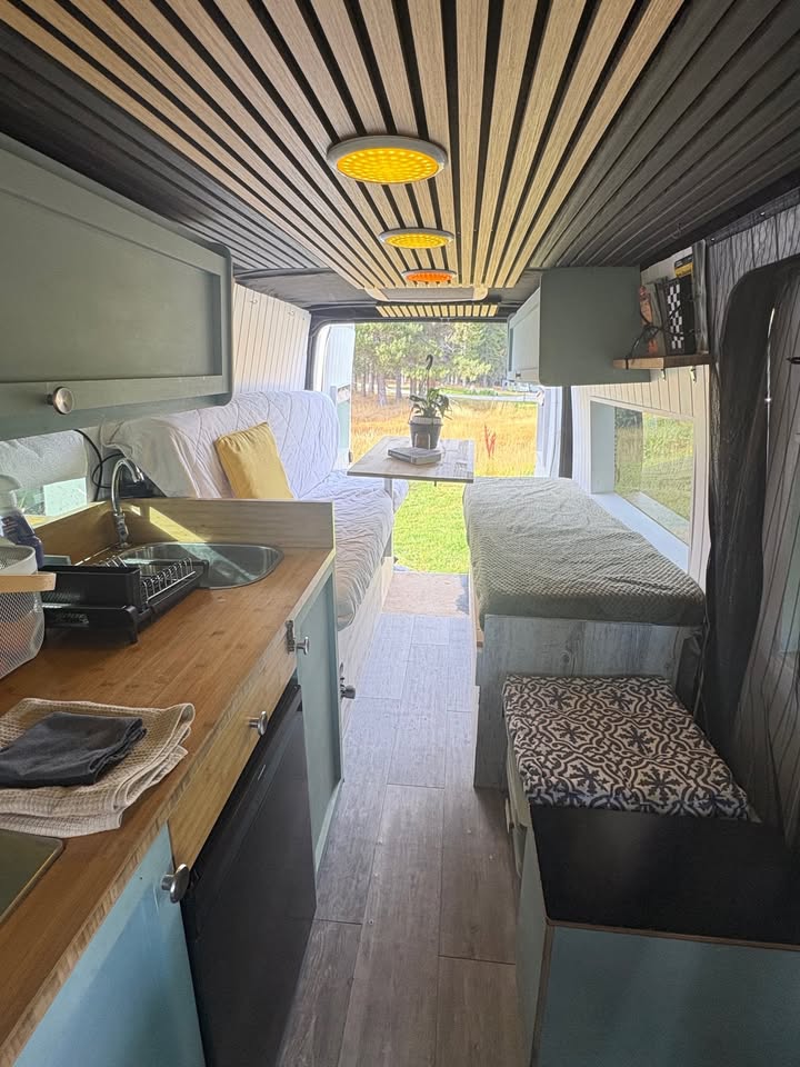 2010 Ford Transit — photo 4