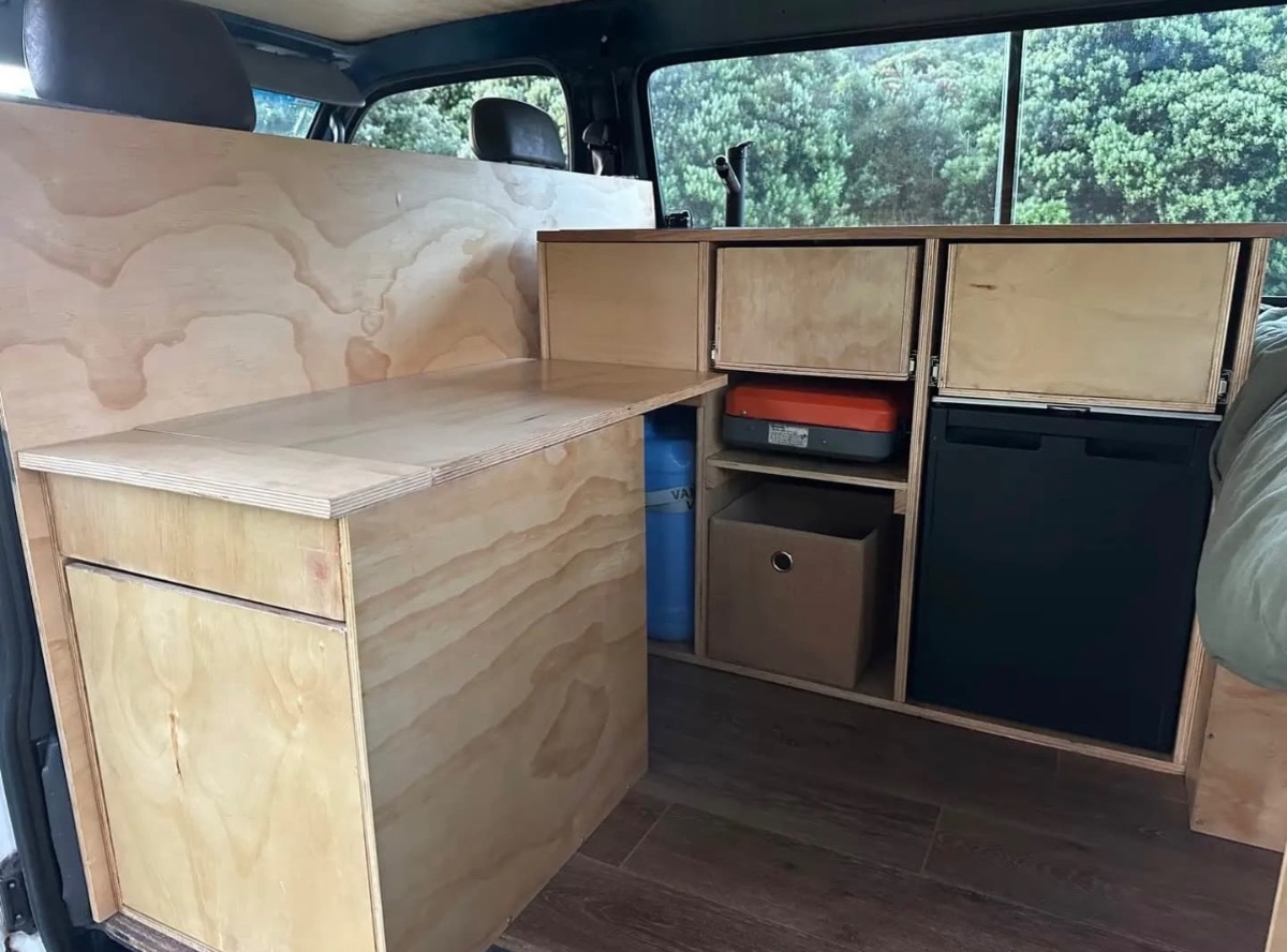 1999 Toyota HiAce — photo 3