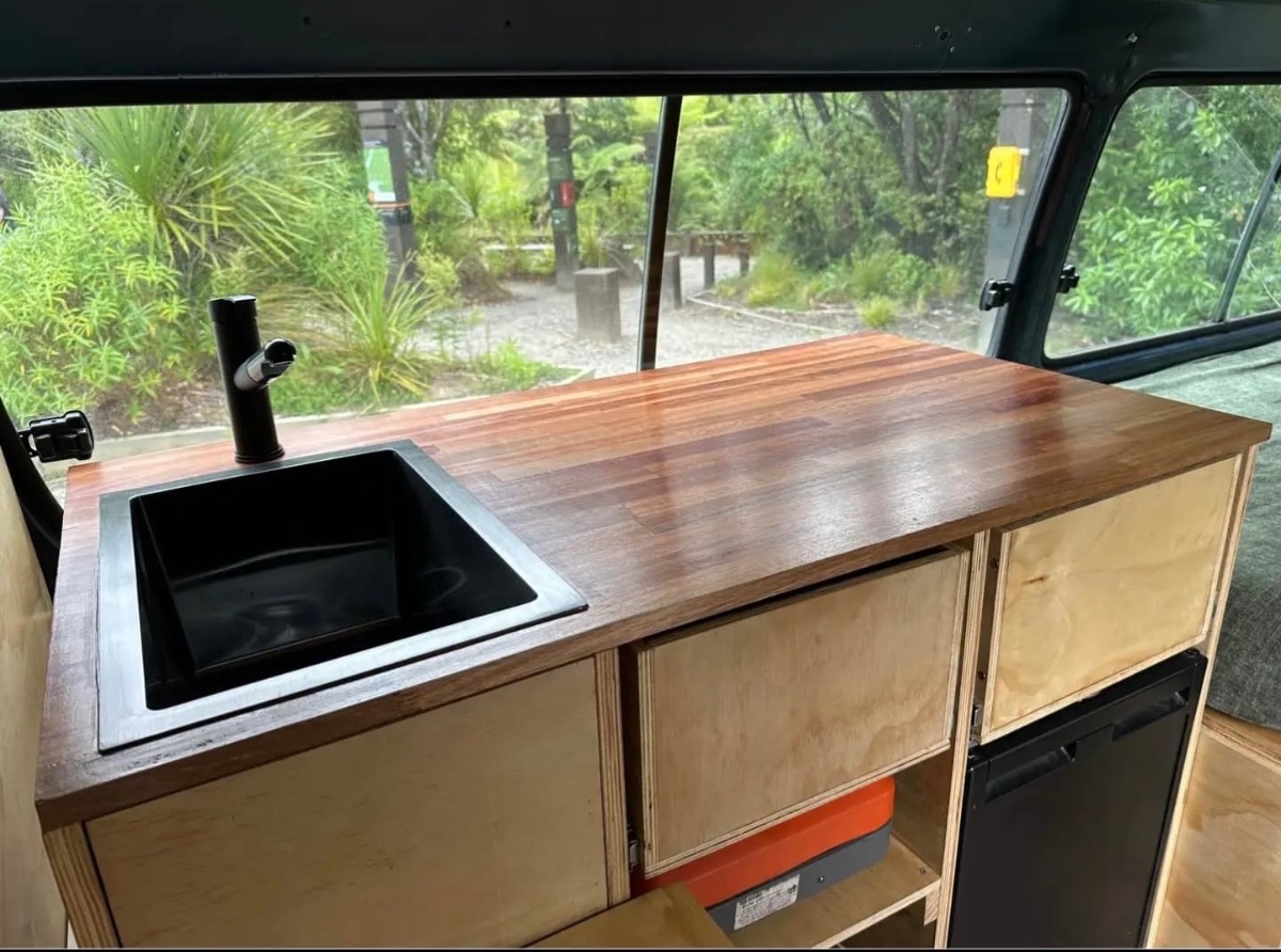 1999 Toyota HiAce — photo 4