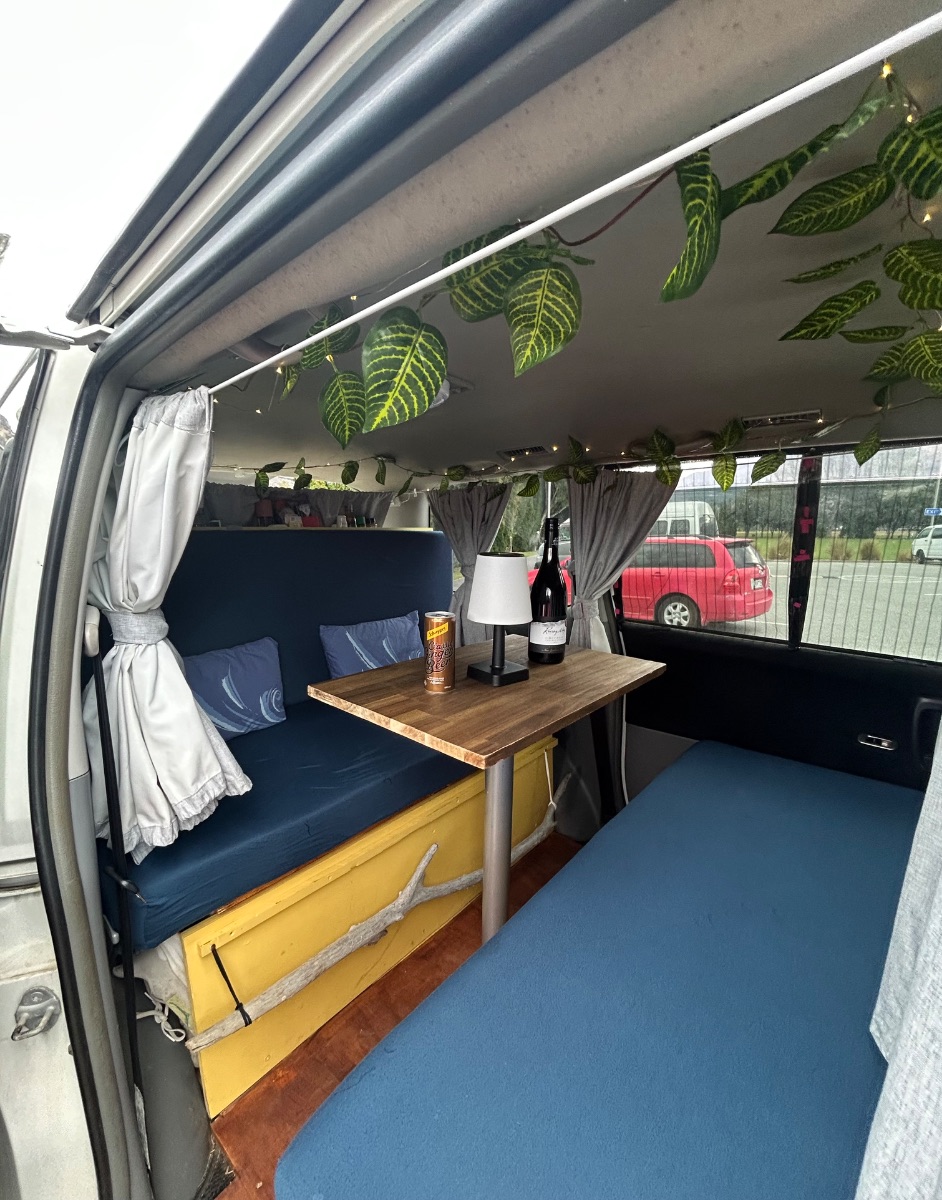 2004 Toyota Voxy  — photo 3