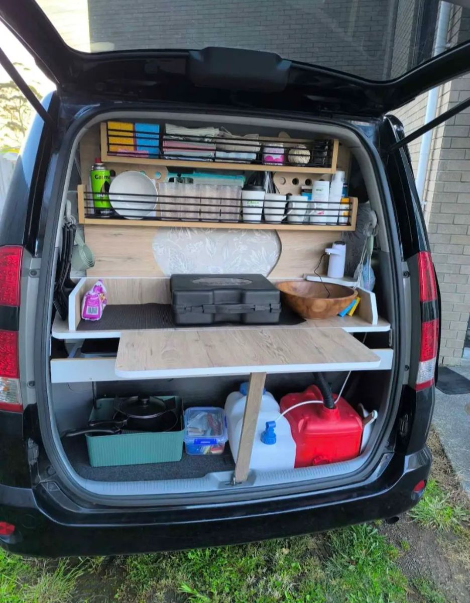 2006 Toyota Noah — photo 2