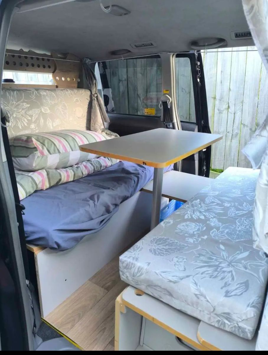 2006 Toyota Noah — photo 4