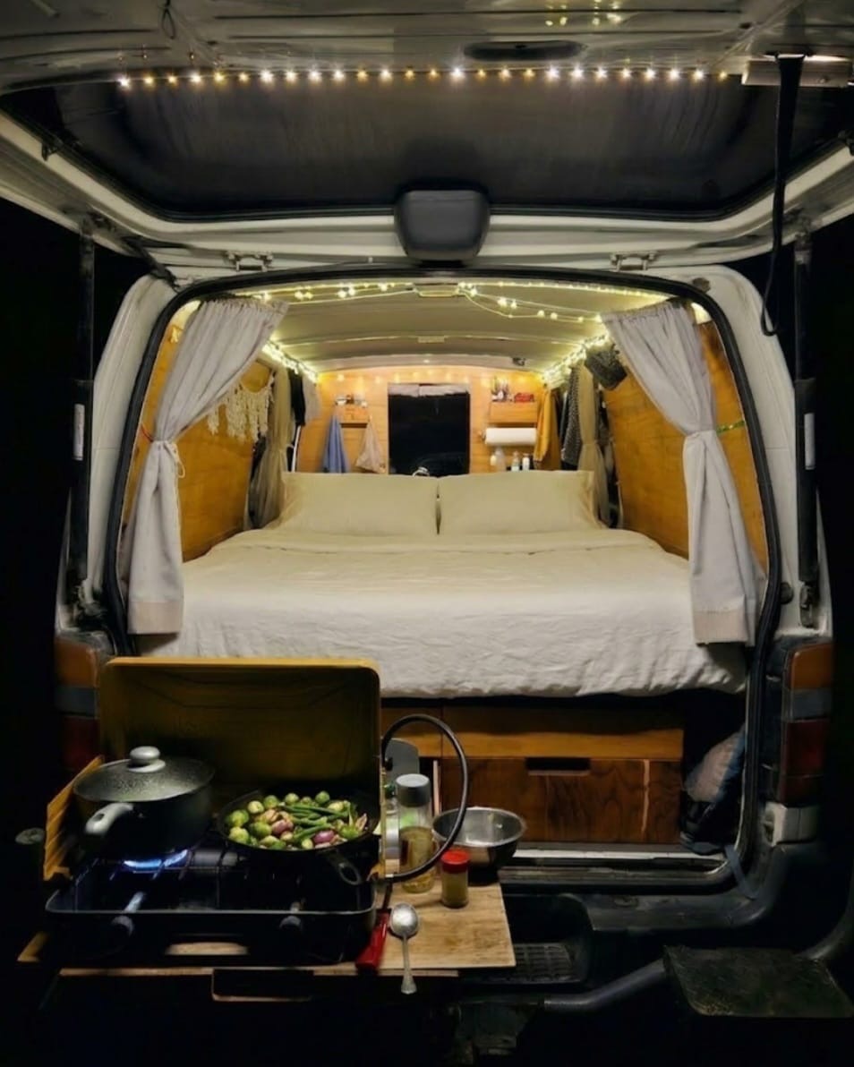 2005 Toyota Hiace — photo 2