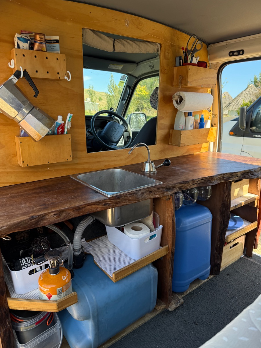 2005 Toyota Hiace — photo 4