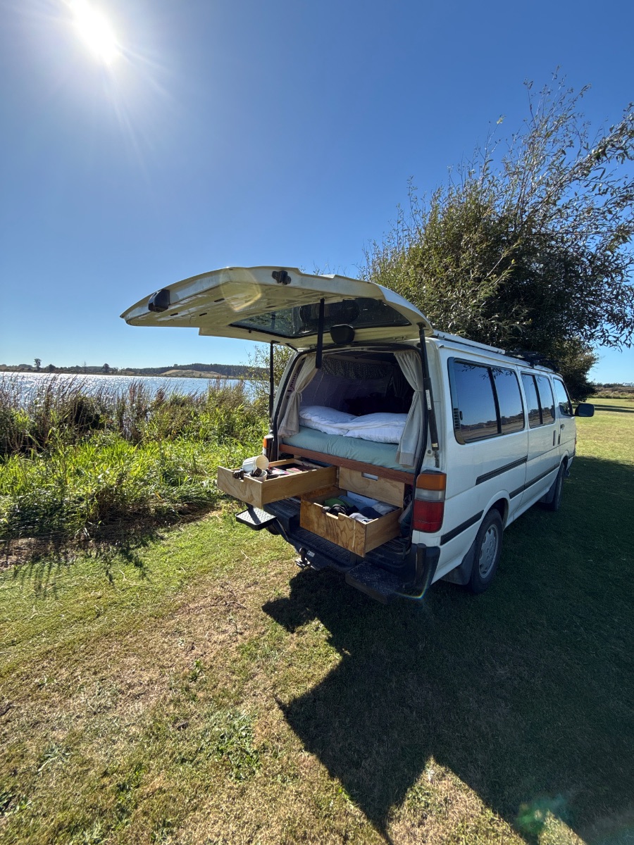 2005 Toyota Hiace — photo 5