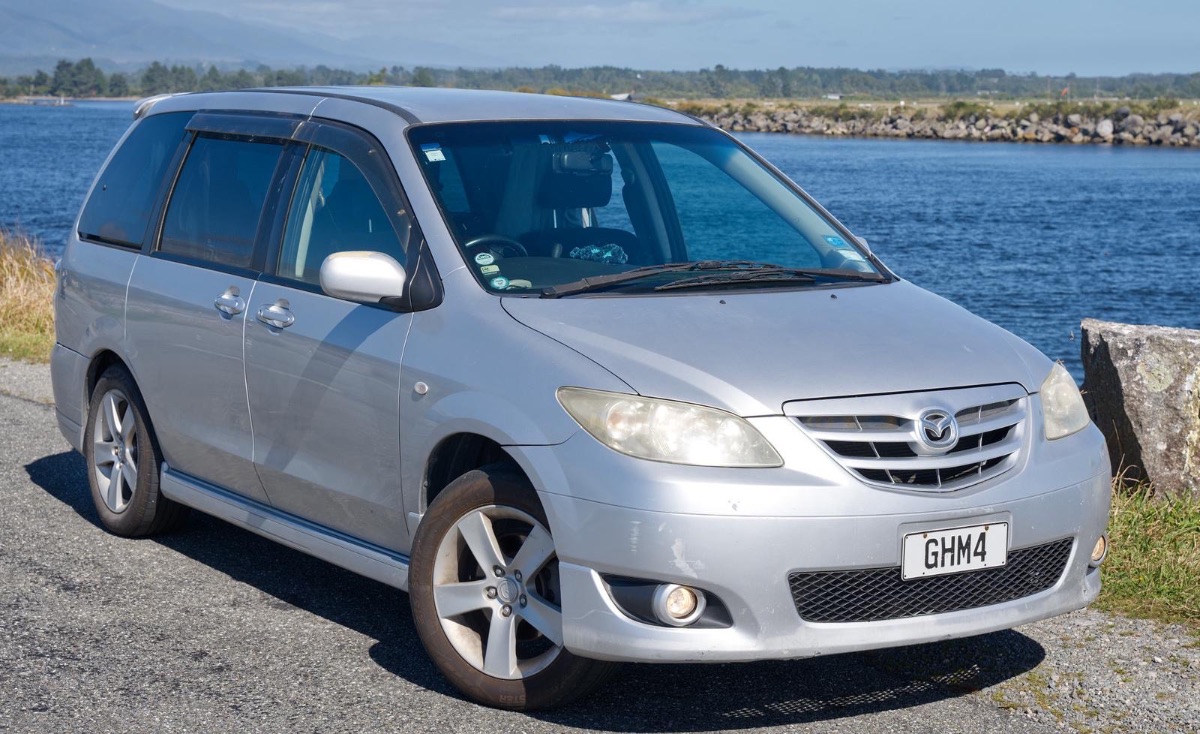 2005 Mazda MPV