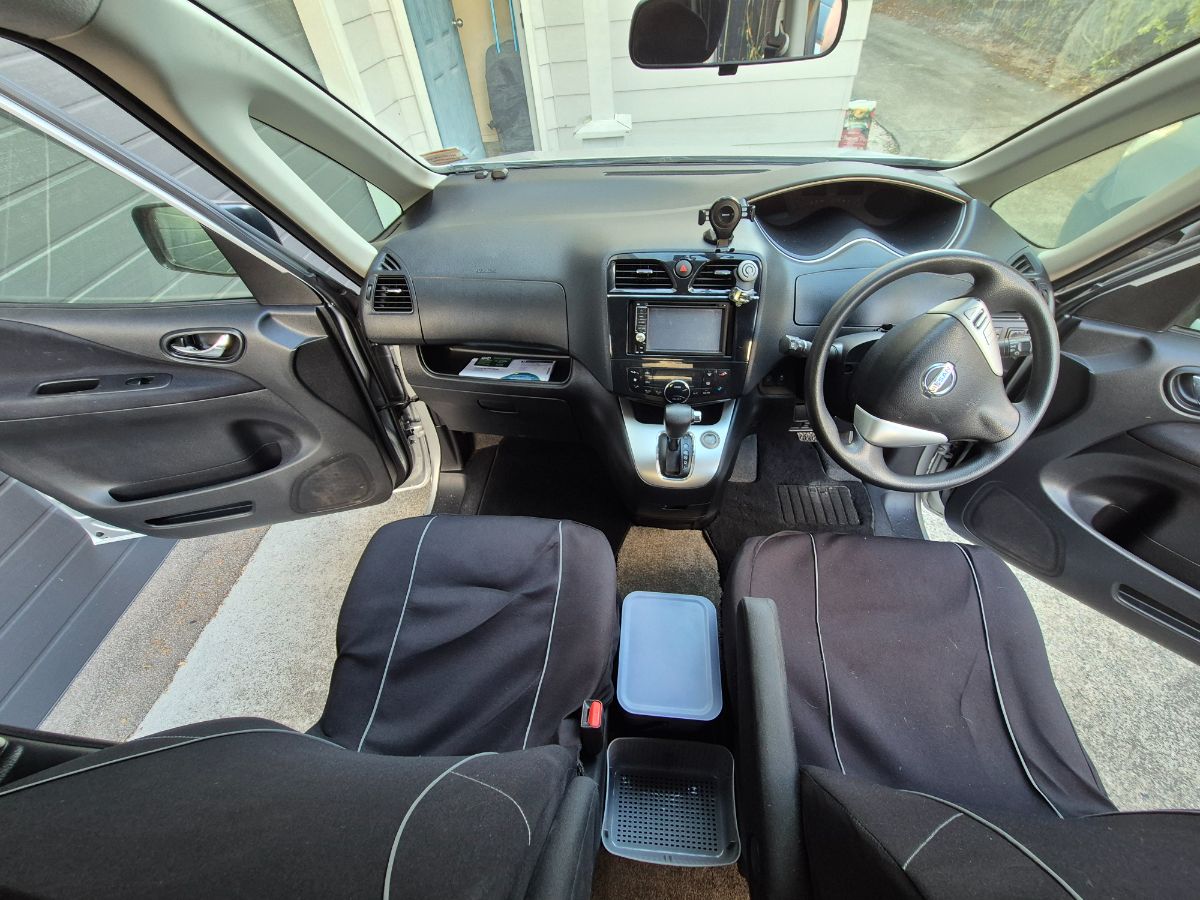 2013 Nissan Serena — photo 3