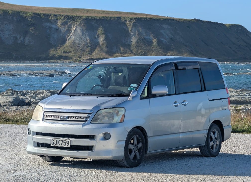 2005 Toyota Noah