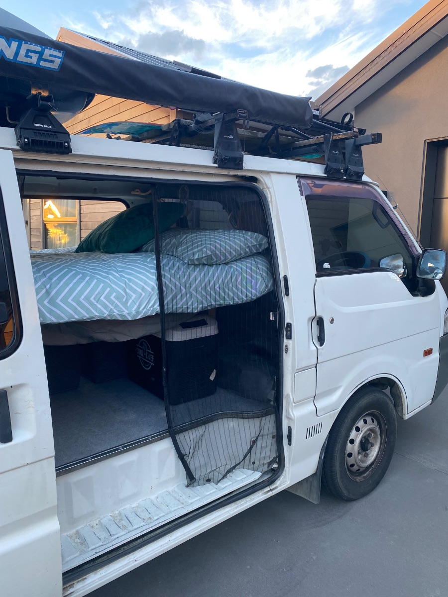 2010 Mitsubishi Delica — photo 3