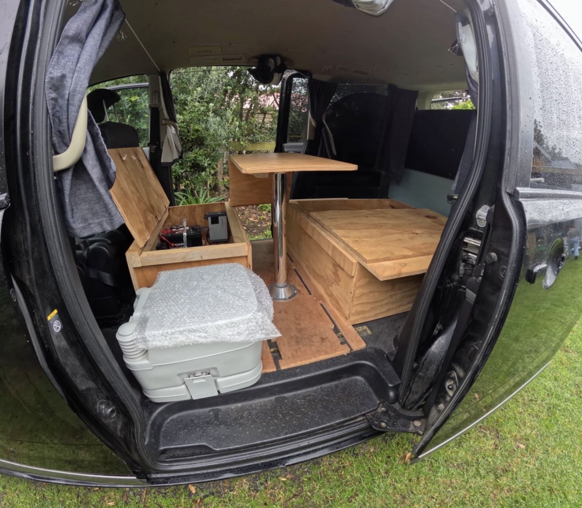 2005 Nissan Serena — photo 4