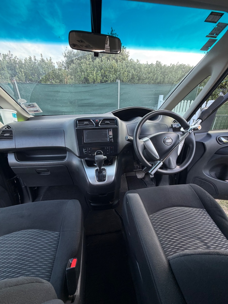 2012 Nissan Serena — photo 2