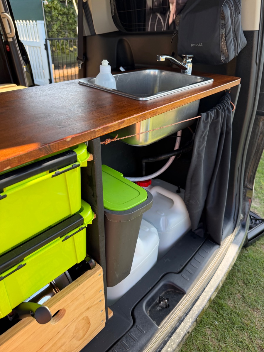 2012 Nissan Serena — photo 5