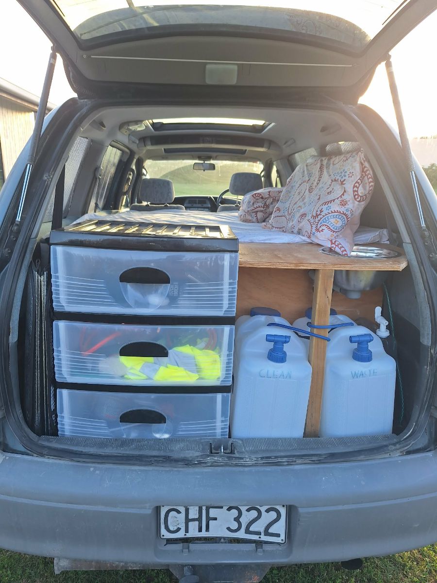 1997 Toyota Lucida Estima — photo 2