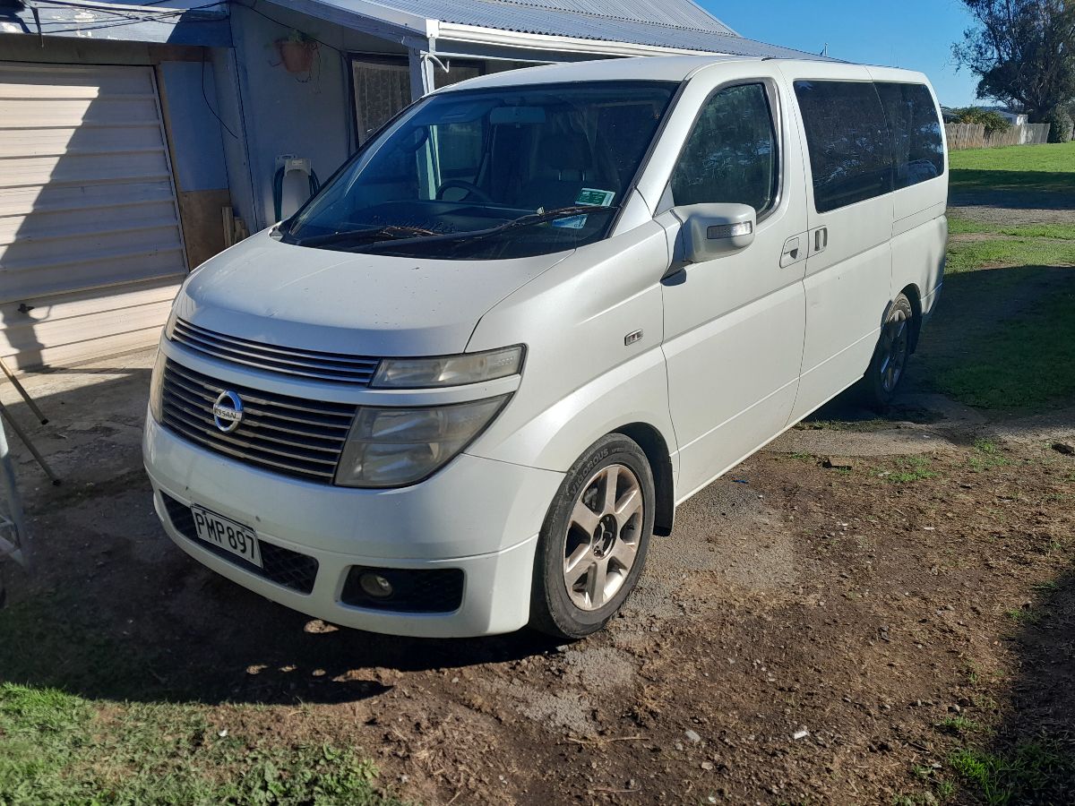 2003 Nissan Elgrand — photo 2