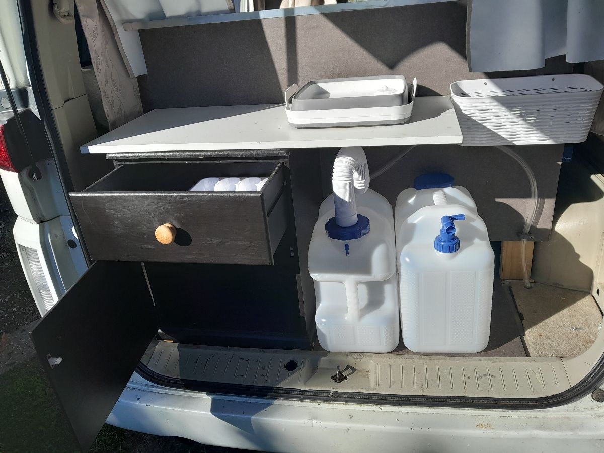 2003 Nissan Elgrand — photo 4