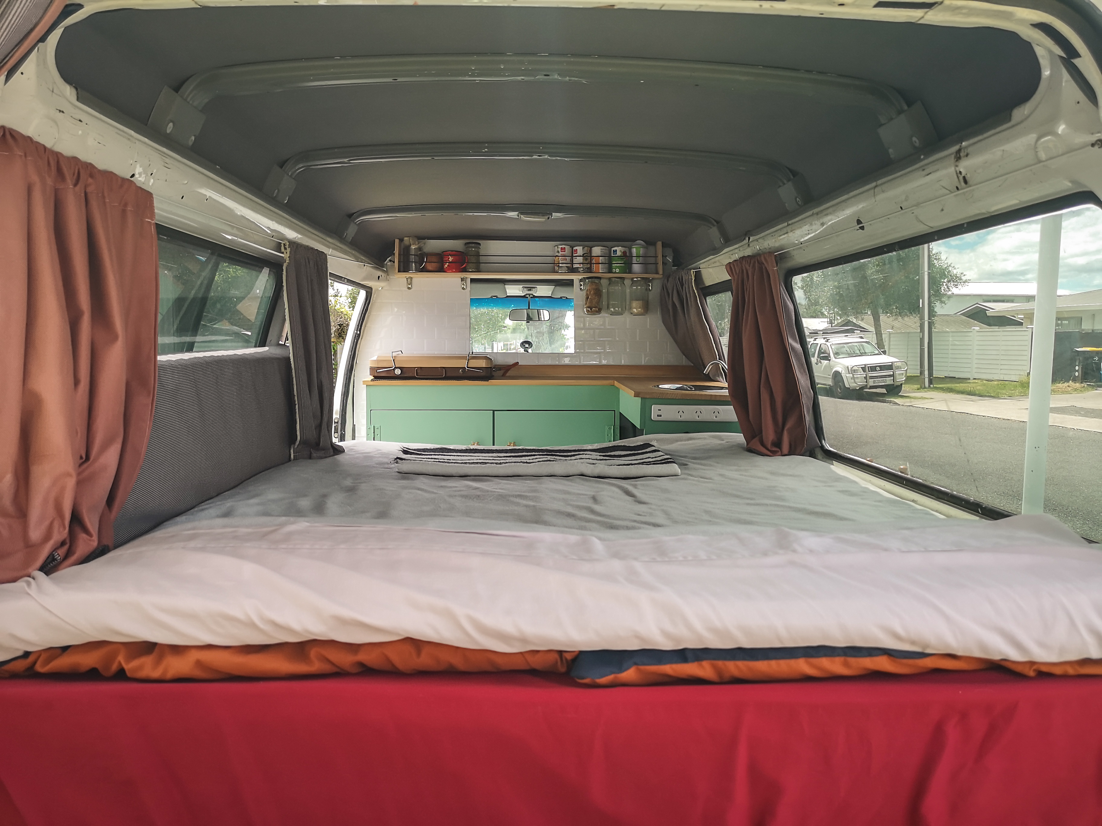 2008 Mitsubishi L300 — photo 2