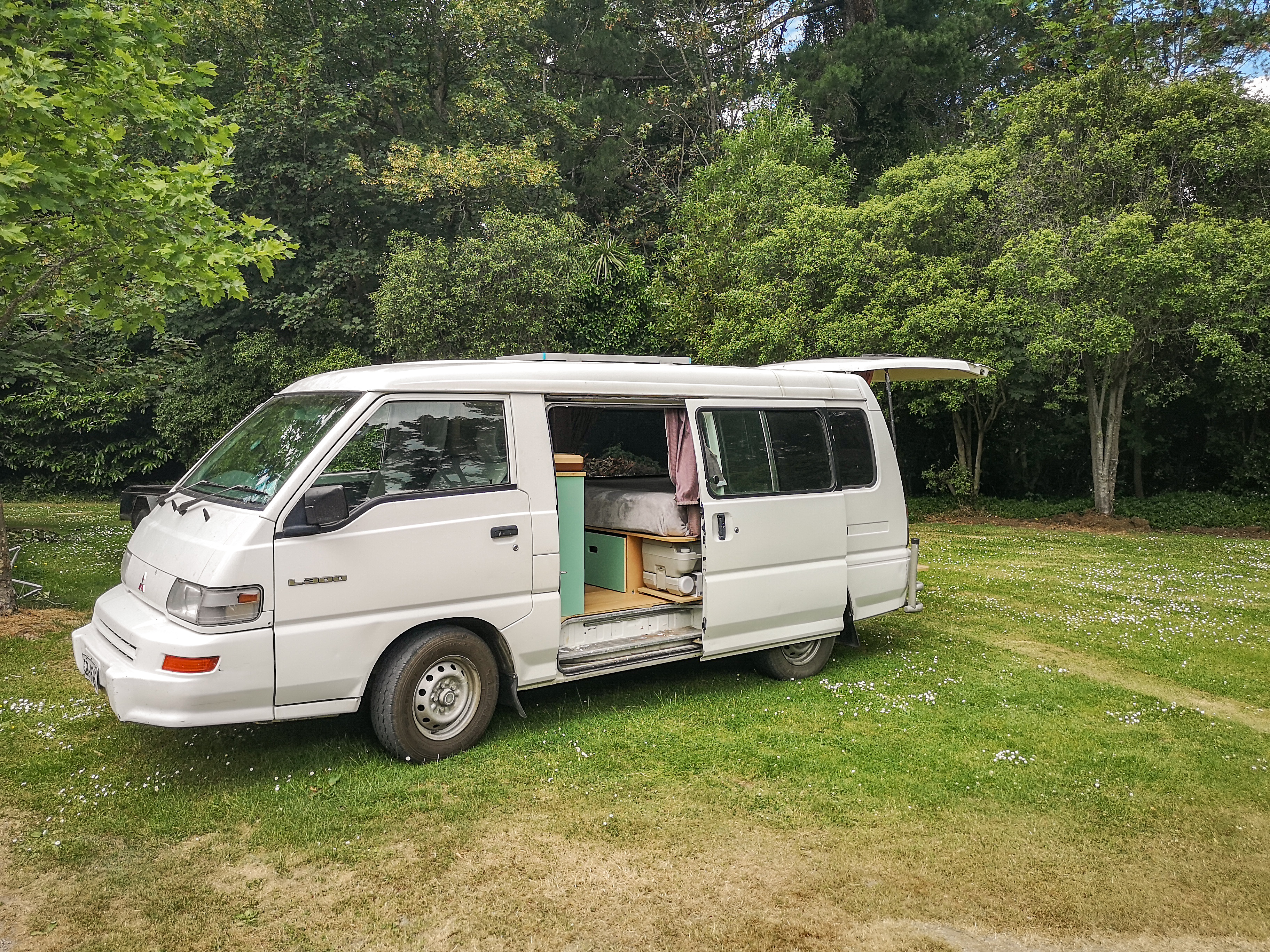 2008 Mitsubishi L300 — photo 4