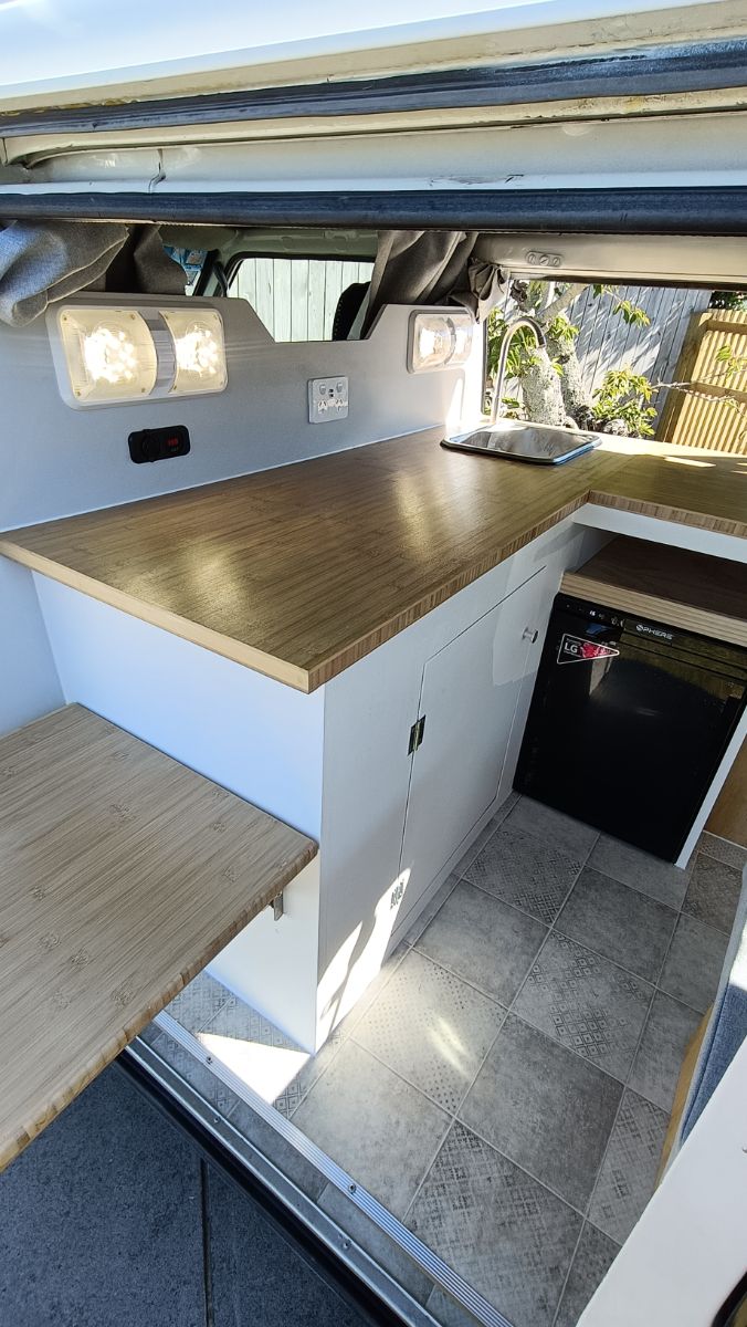 2006 Mitsubishi L300 LWB